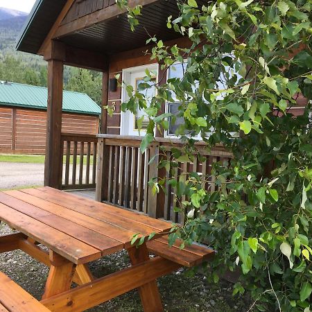Beaver Creek Lodge And Cabins McBride Екстериор снимка
